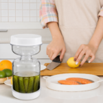 Barattolo per sottaceti con cestello scolatore e design reversibile per separare contenuto e liquido di conservazione quando servi - immagine 2
