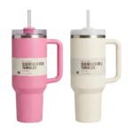 Tazza termica bianca e rosa con coperchio, cannuccia e lunga tenuta del caldo e del freddo da portare con sé