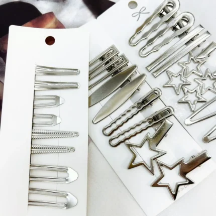 Set di 24 mollette per capelli in metallo argentato, incluse mollette a stella, su cartoncini espositivi